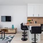 Sunny With Parking & Balcony Luzycka By Renters Apartamento Świnoujście