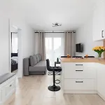 Apartamento Sunny With Parking & Balcony Luzycka By Renters *