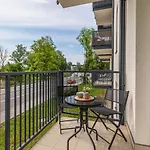 Sunny With Parking & Balcony Luzycka By Renters Apartamento *