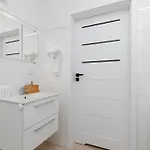 Sunny With Parking & Balcony Luzycka By Renters Apartamento Świnoujście
