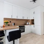 Apartamento Sunny With Parking & Balcony Luzycka By Renters *