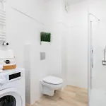 Apartamento Sunny With Parking & Balcony Luzycka By Renters