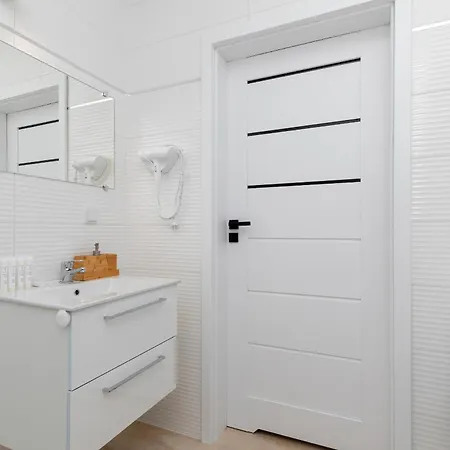 Sunny With Parking & Balcony Luzycka By Renters Apartmán Svinoústí