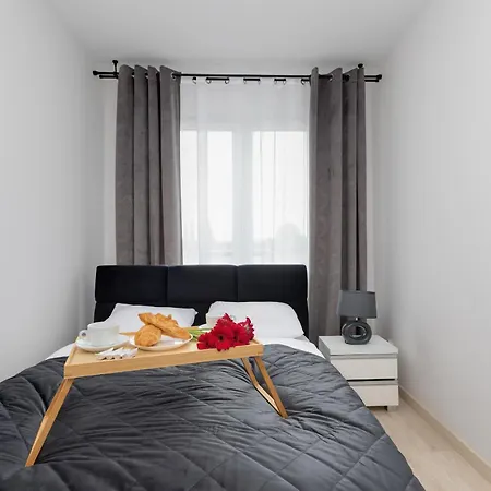 Apartamento Sunny With Parking & Balcony Luzycka By Renters
