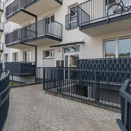 Sunny With Parking & Balcony Luzycka By Renters Apartamento *