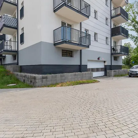 Apartmán Sunny With Parking & Balcony Luzycka By Renters *