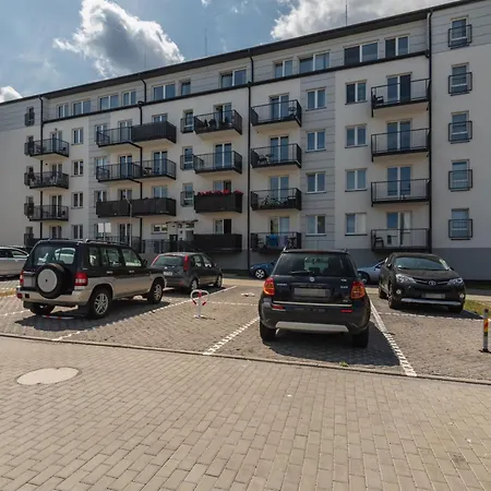 Sunny With Parking & Balcony Luzycka By Renters Apartmán