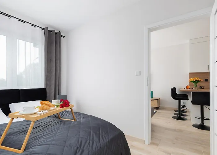 Sunny With Parking & Balcony Luzycka By Renters Apartmán *