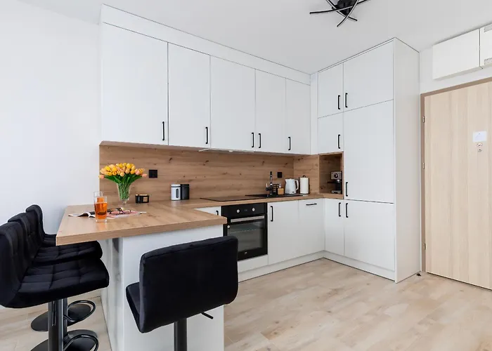 Apartmán Sunny With Parking & Balcony Luzycka By Renters *