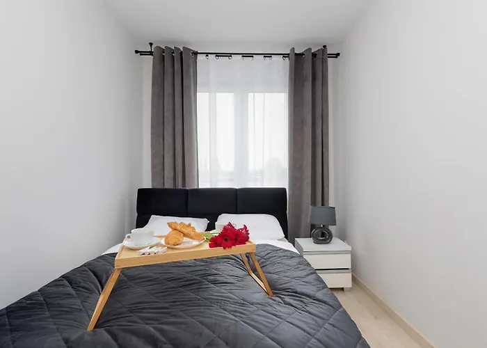 Apartmán Sunny With Parking & Balcony Luzycka By Renters