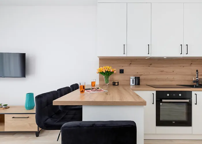 Sunny With Parking & Balcony Luzycka By Renters Apartmán